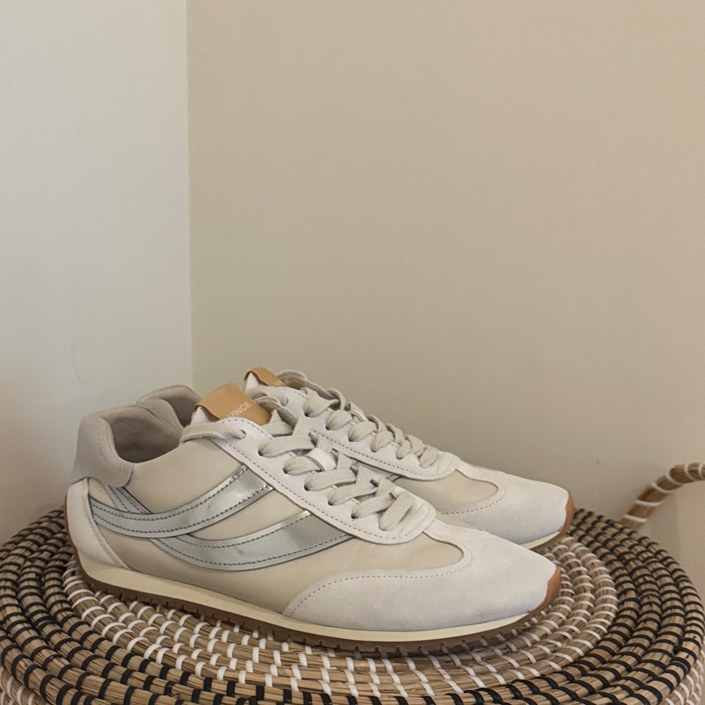 WOMENS size 8 Vince Oasis Sneakers